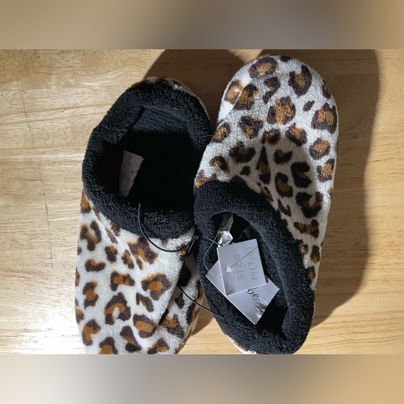 NWT Women’s  Just be Cheetah Clog Style Slippers
Size 7 To 8 - Picture 3 of 3